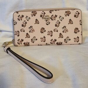 Coach Floral Wristlet in Dusty Pink w/ Removable Strap - Brand New without Tag
